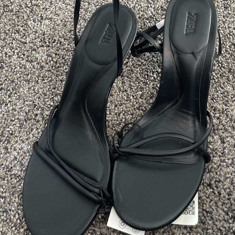 Size 6.5 leather Zara strapy open toed stilettos